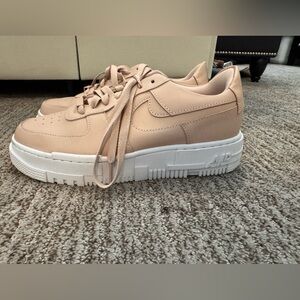 Women’s Nike Air Force Size 8.5